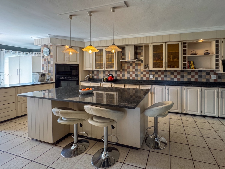 6 Bedroom Property for Sale in Blue Saddle Ranches Gauteng