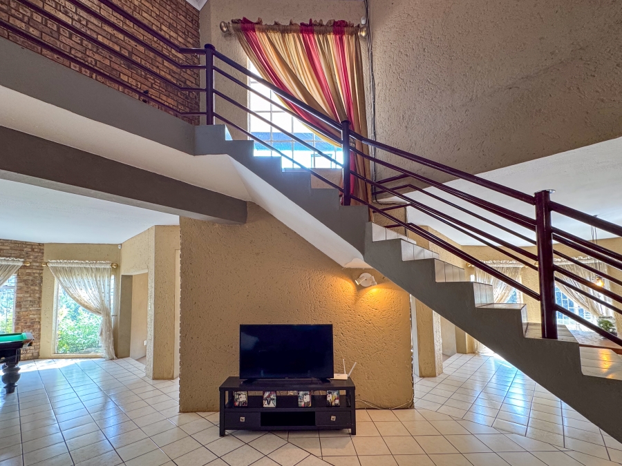 6 Bedroom Property for Sale in Blue Saddle Ranches Gauteng