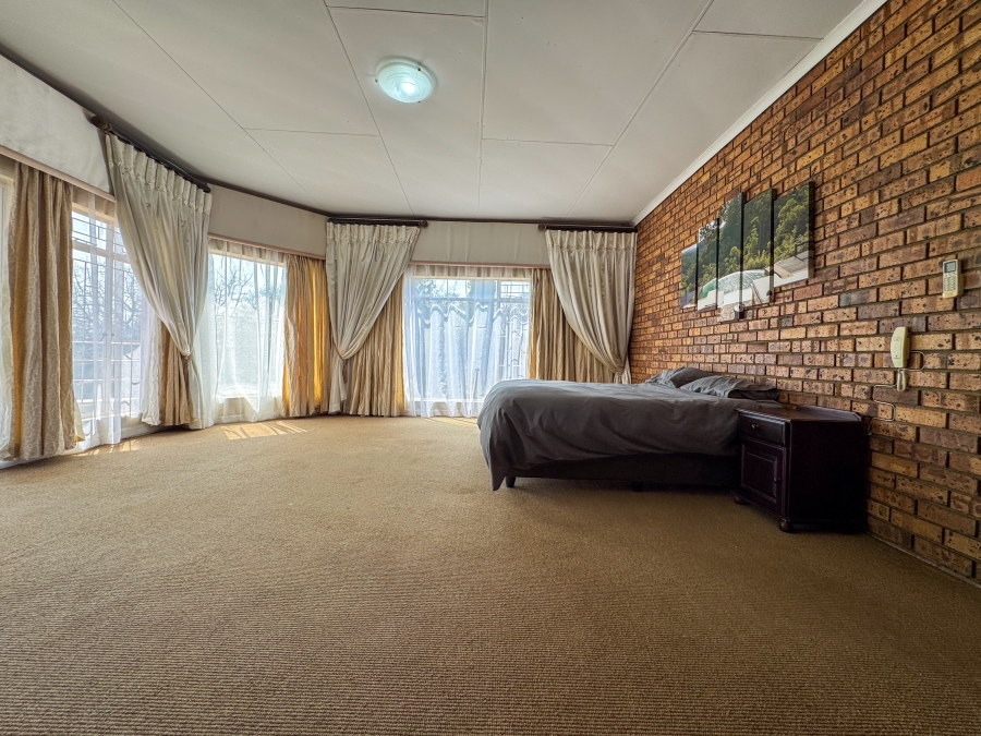 6 Bedroom Property for Sale in Blue Saddle Ranches Gauteng