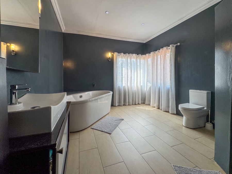 6 Bedroom Property for Sale in Blue Saddle Ranches Gauteng