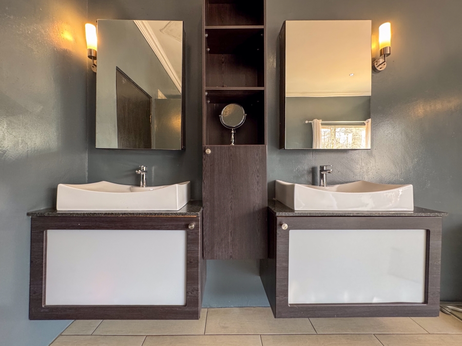 6 Bedroom Property for Sale in Blue Saddle Ranches Gauteng