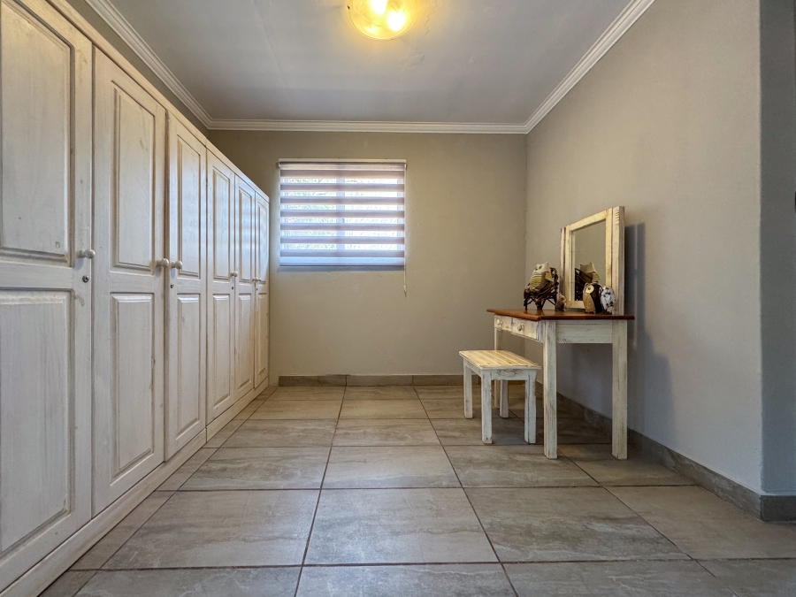6 Bedroom Property for Sale in Blue Saddle Ranches Gauteng