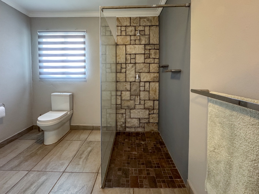 6 Bedroom Property for Sale in Blue Saddle Ranches Gauteng