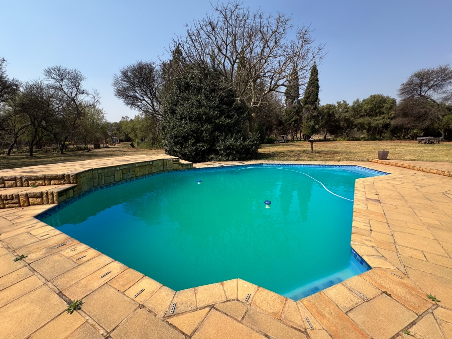 6 Bedroom Property for Sale in Blue Saddle Ranches Gauteng