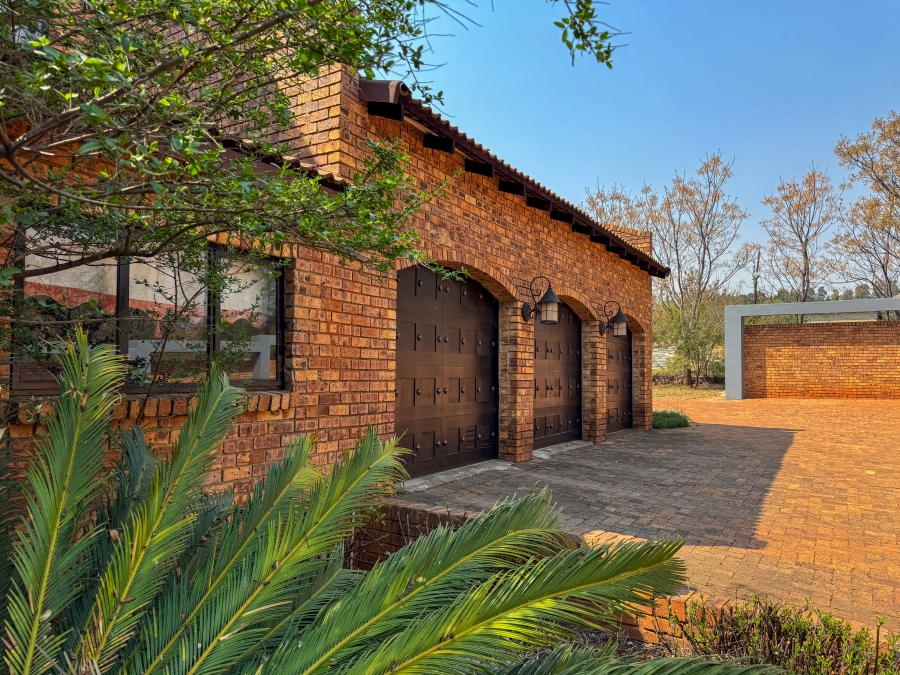 6 Bedroom Property for Sale in Blue Saddle Ranches Gauteng