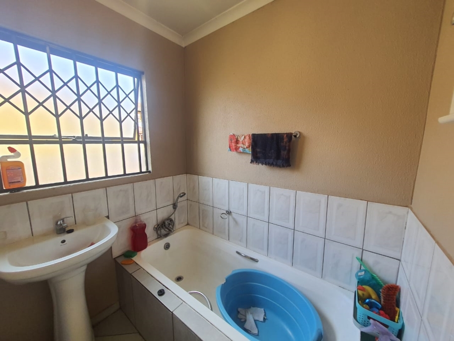 2 Bedroom Property for Sale in Vanderbijlpark CE 4 Gauteng