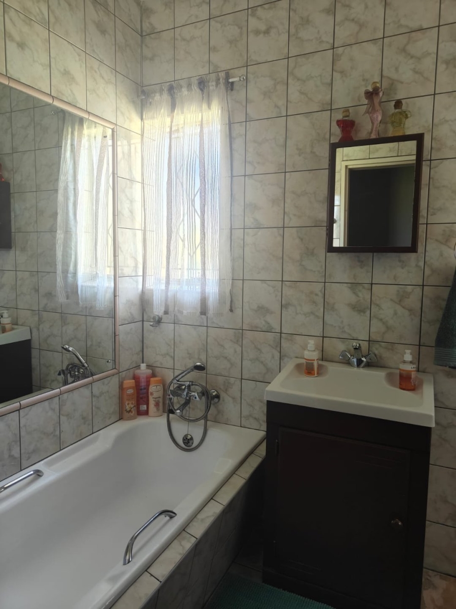 3 Bedroom Property for Sale in Flora Gardens Gauteng
