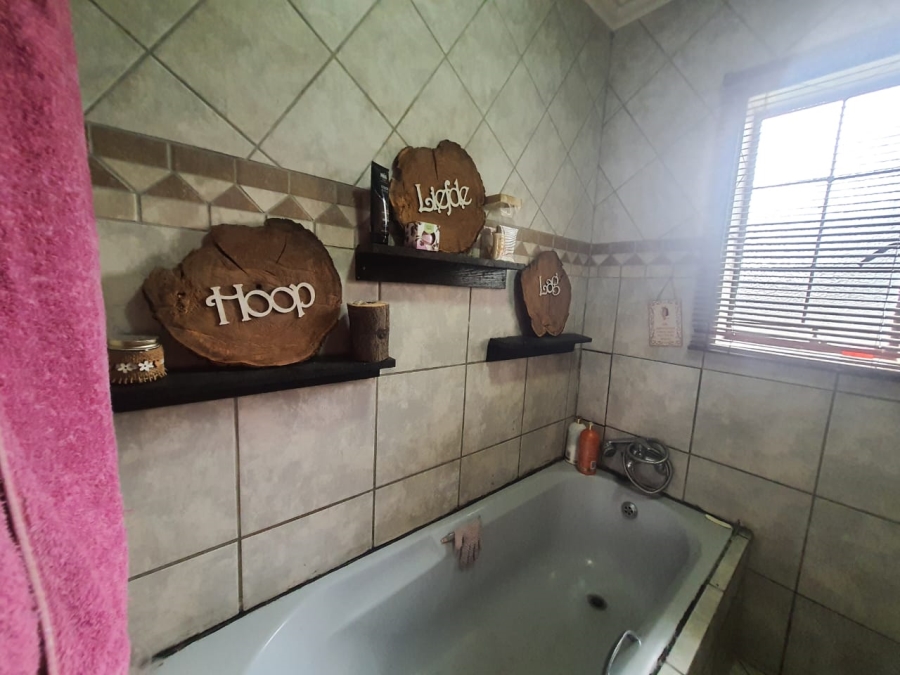 3 Bedroom Property for Sale in Vanderbijlpark Cw 6 Gauteng