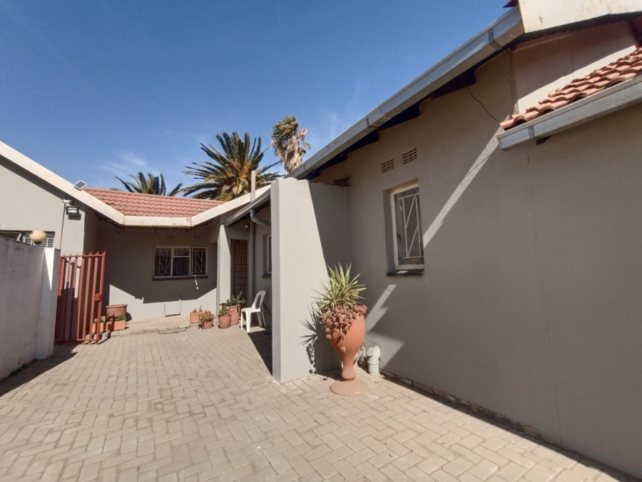 3 Bedroom Property for Sale in Bonanne Gauteng