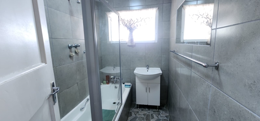 2 Bedroom Property for Sale in Vanderbijlpark CW 5 Gauteng