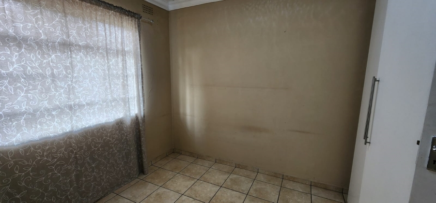 2 Bedroom Property for Sale in Vanderbijlpark CW 5 Gauteng