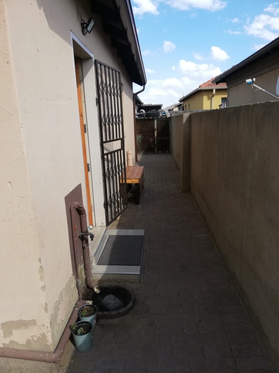 2 Bedroom Property for Sale in Vanderbijlpark CE 4 Gauteng