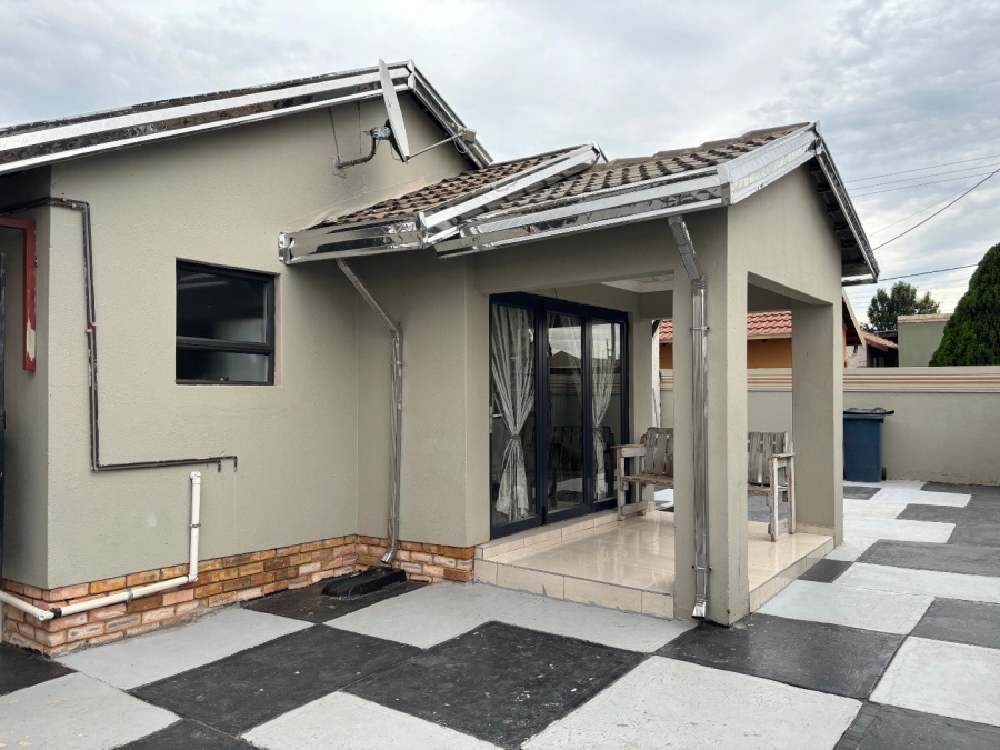 4 Bedroom Property for Sale in Kagiso Gauteng