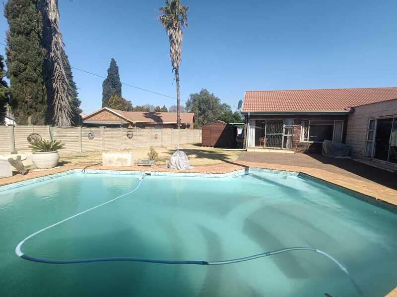 3 Bedroom Property for Sale in Bonanne Gauteng