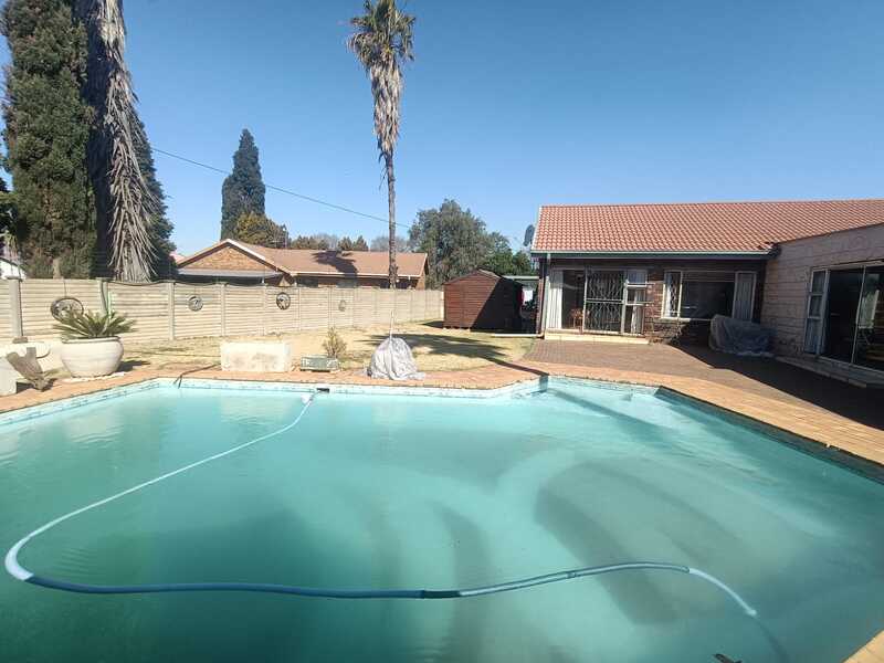 3 Bedroom Property for Sale in Bonanne Gauteng