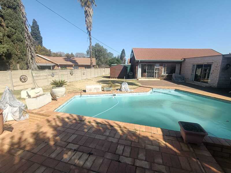 3 Bedroom Property for Sale in Bonanne Gauteng