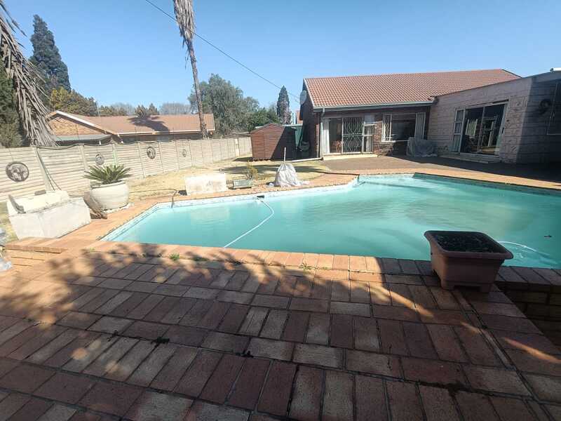 3 Bedroom Property for Sale in Bonanne Gauteng