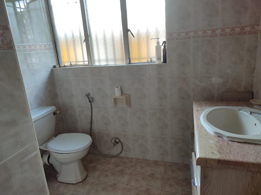 8 Bedroom Property for Sale in Lakefield Gauteng