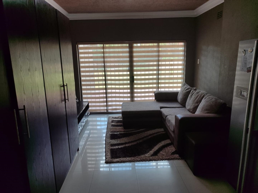 8 Bedroom Property for Sale in Lakefield Gauteng