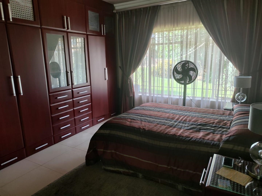 8 Bedroom Property for Sale in Lakefield Gauteng
