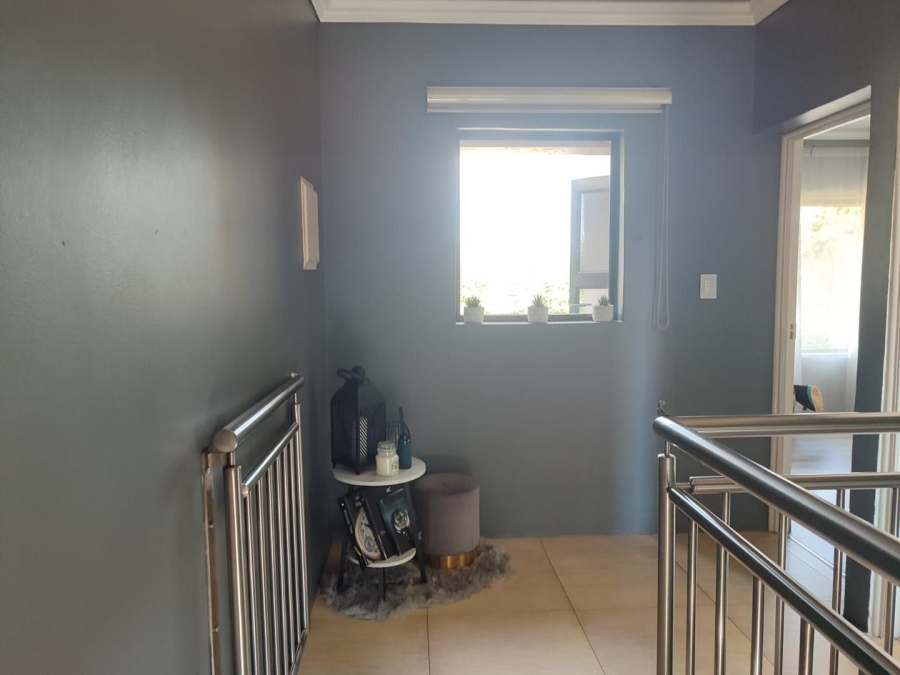 8 Bedroom Property for Sale in Lakefield Gauteng