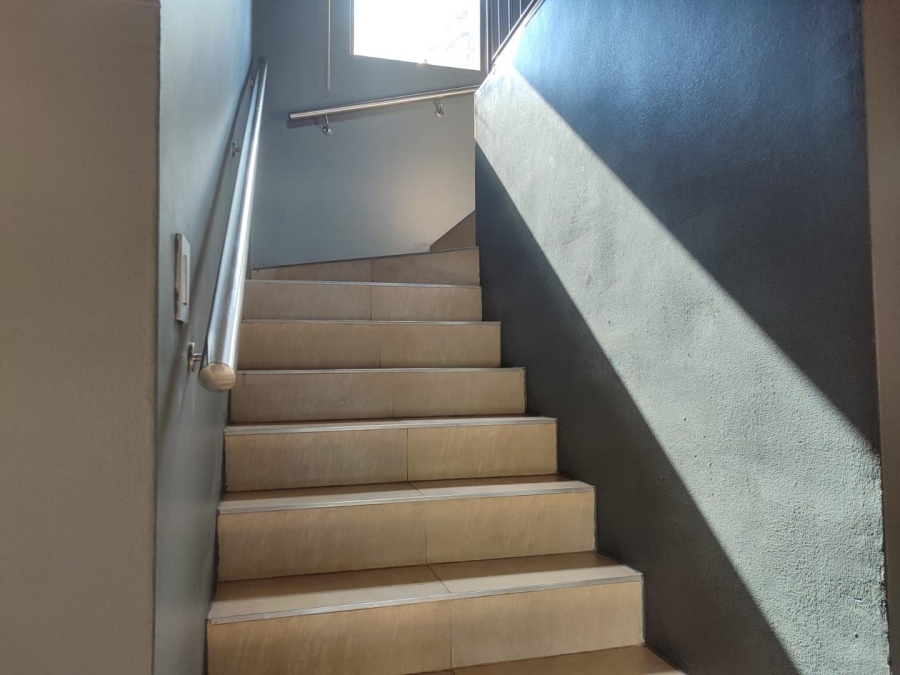 8 Bedroom Property for Sale in Lakefield Gauteng