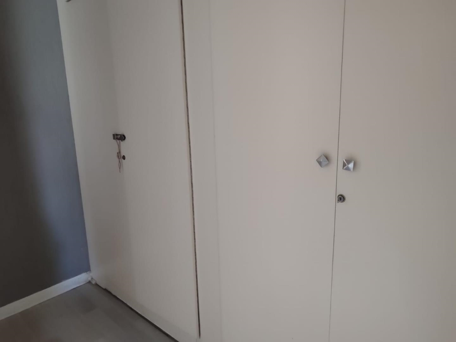 8 Bedroom Property for Sale in Lakefield Gauteng