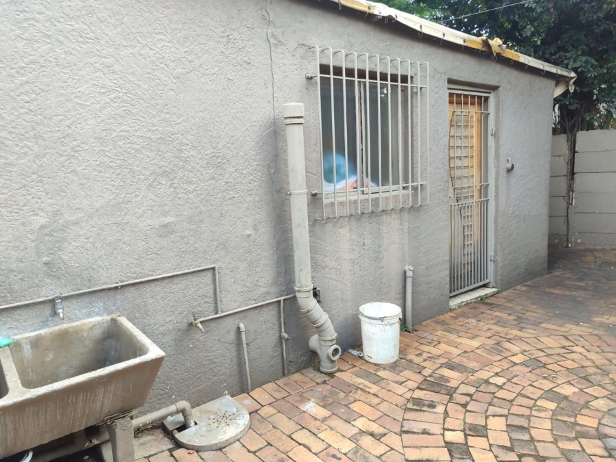 8 Bedroom Property for Sale in Lakefield Gauteng