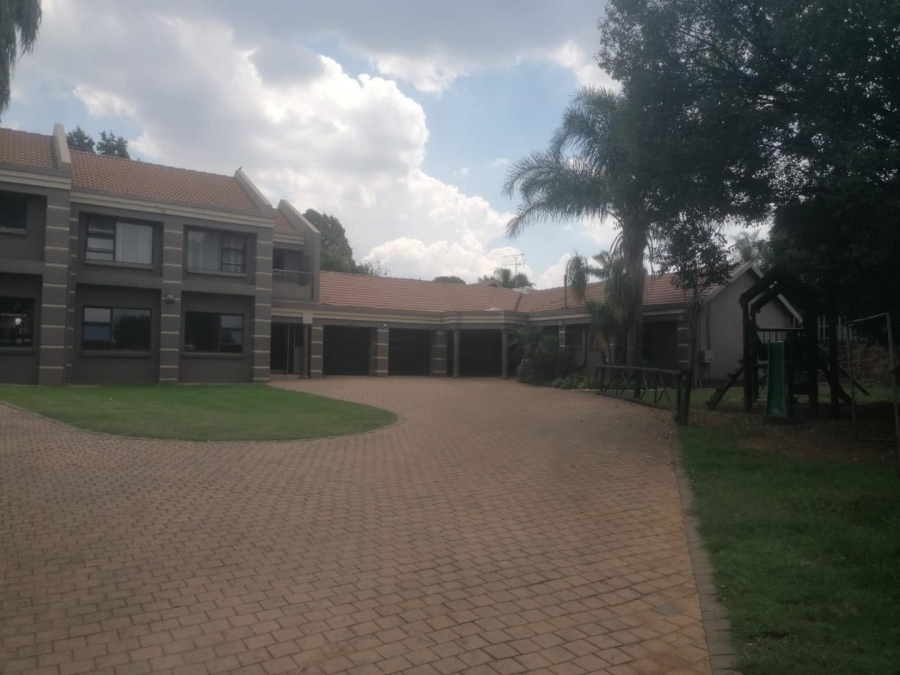 8 Bedroom Property for Sale in Lakefield Gauteng