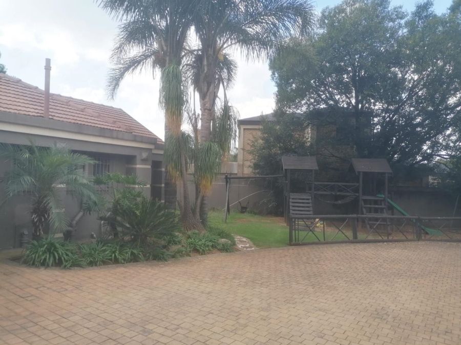 8 Bedroom Property for Sale in Lakefield Gauteng
