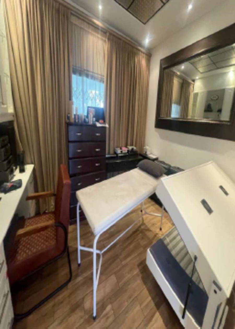 4 Bedroom Property for Sale in Westdene Gauteng