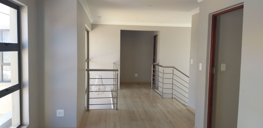 5 Bedroom Property for Sale in La Como Lifestyle Estate Gauteng