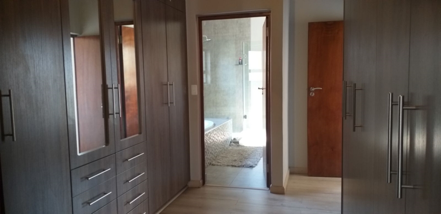 5 Bedroom Property for Sale in La Como Lifestyle Estate Gauteng