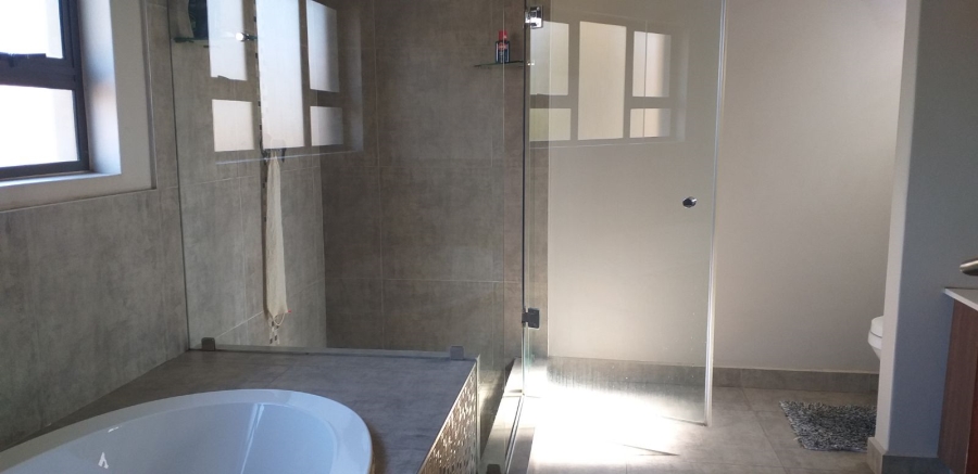 5 Bedroom Property for Sale in La Como Lifestyle Estate Gauteng