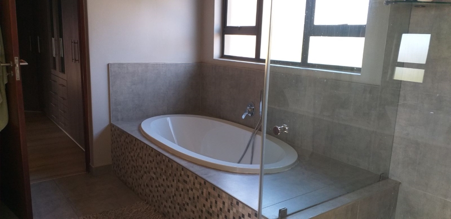 5 Bedroom Property for Sale in La Como Lifestyle Estate Gauteng