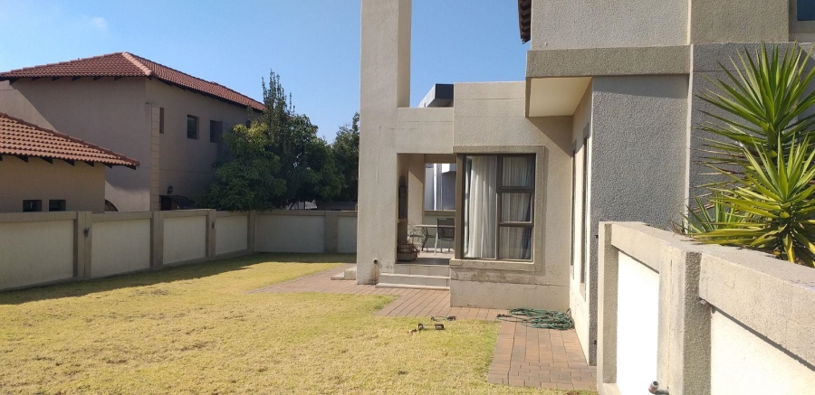 5 Bedroom Property for Sale in La Como Lifestyle Estate Gauteng