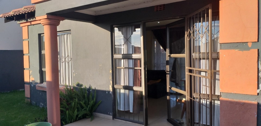 3 Bedroom Property for Sale in Etwatwa Gauteng