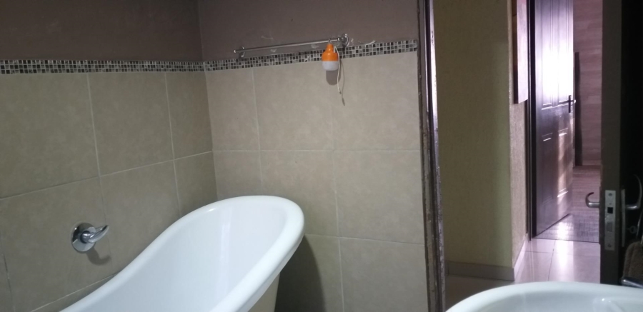 3 Bedroom Property for Sale in Etwatwa Gauteng