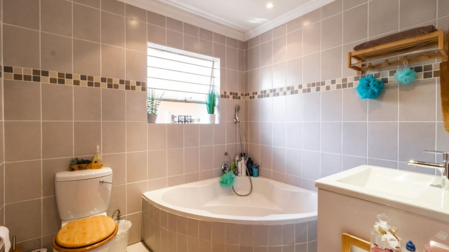 3 Bedroom Property for Sale in Birchleigh Gauteng