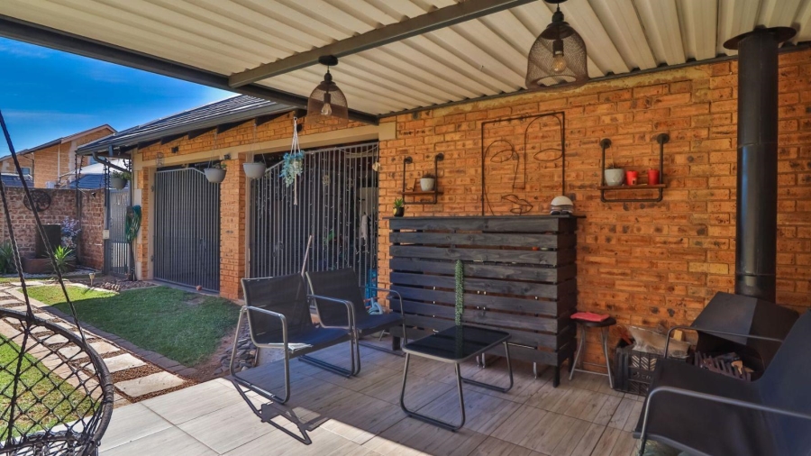 3 Bedroom Property for Sale in Birchleigh Gauteng