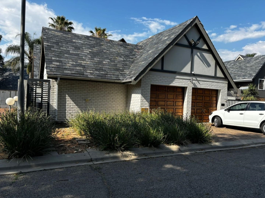 4 Bedroom Property for Sale in Lakefield Gauteng