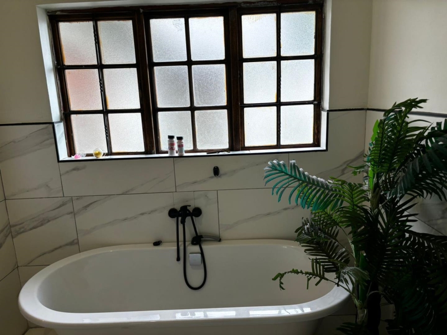4 Bedroom Property for Sale in Lakefield Gauteng