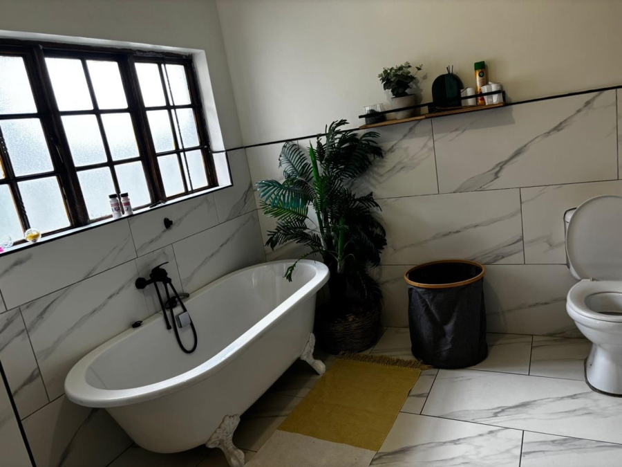 4 Bedroom Property for Sale in Lakefield Gauteng