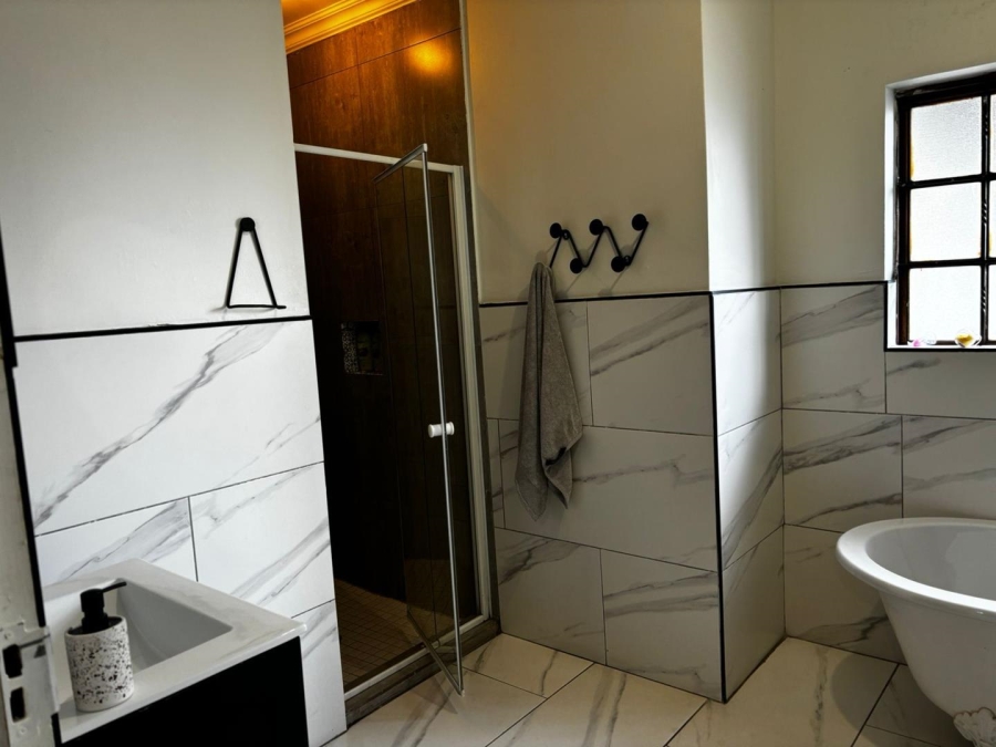 4 Bedroom Property for Sale in Lakefield Gauteng