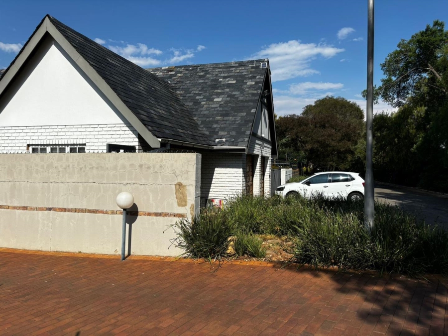 4 Bedroom Property for Sale in Lakefield Gauteng
