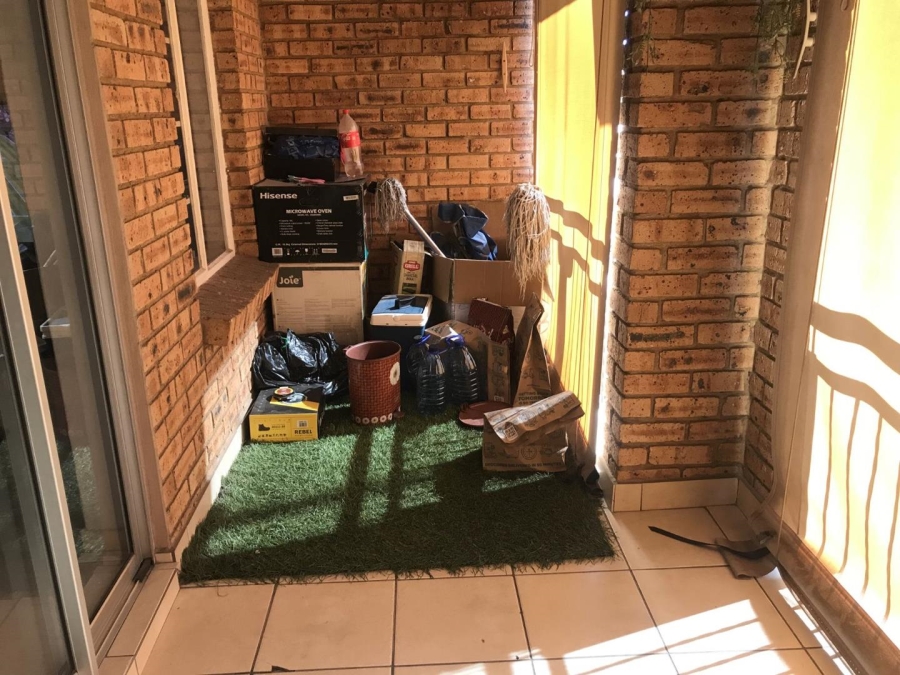 2 Bedroom Property for Sale in Sonneveld Gauteng