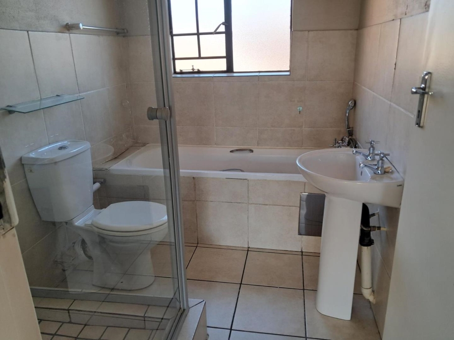 3 Bedroom Property for Sale in Sonneveld Gauteng
