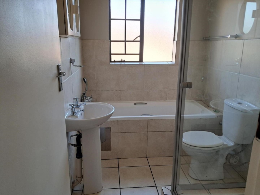 3 Bedroom Property for Sale in Sonneveld Gauteng