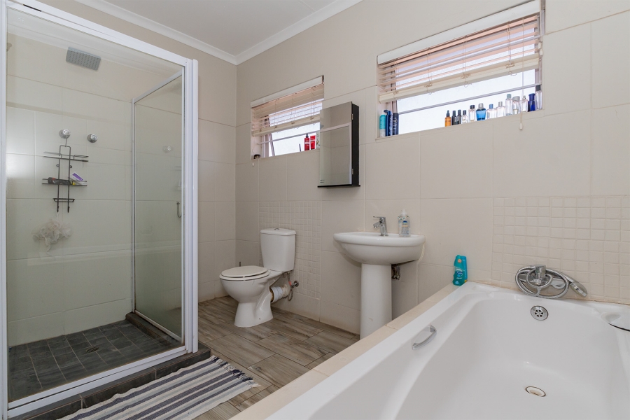 4 Bedroom Property for Sale in Eden Glen Gauteng