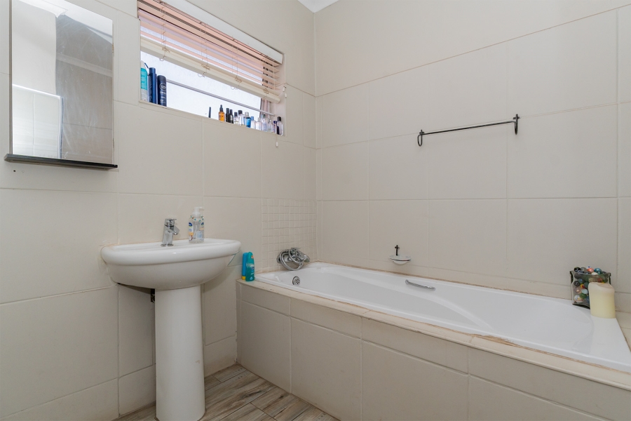 4 Bedroom Property for Sale in Eden Glen Gauteng